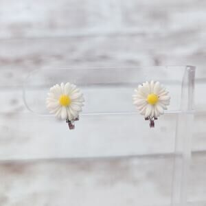 Vintage Clip On Earrings Dainty Daisy Just Over 3/8"